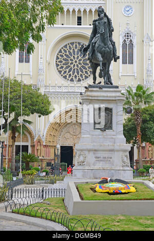 Reiterstatue von Simon Bolivar im Parque Seminario, Parque Bolivar oder Parque de Las Leguane, Iguana Park, Guayaquil, Ecuador Stockfoto