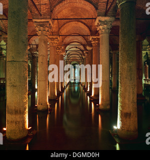 Istanbul. Turkei. Basilika Zisterne aka versunkene Palast. Yerebatan Saray (Sarnici). Stockfoto