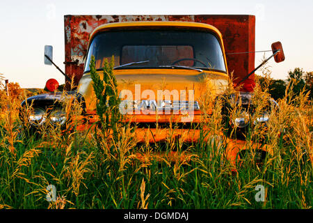 Einem alten rostigen unbenutzte LKW von General Motors Kanada, Manitoba, Kanada Stockfoto