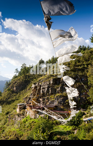 Bhutan, Paro Gom, Dra, Einsiedelei von Niederwerfungen Mann, Tempe Drodul Norbu Gyeltshen hoch über Paro-Tal Stockfoto