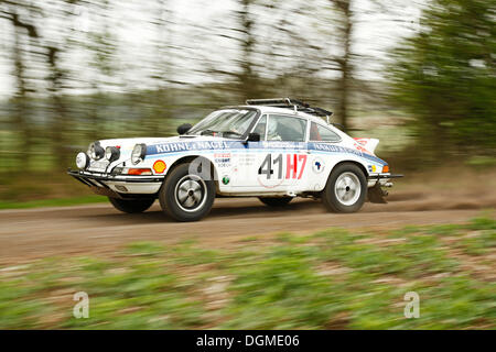 Porsche 911-Safari, das 1974 erbaute, ehemalige Teilnehmer der Safari Rallye, Oldtimer Rallye-Auto, während der Deutschen Rallye Meisterschaft Stockfoto