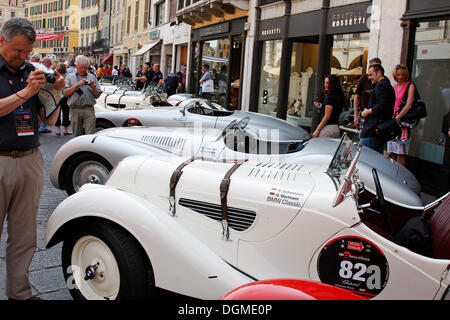 BMW 328 Oldtimer aus dem BMW Museum, Mille Miglia 2011, Altstadt von Brescia, Lombardei, Italien, Europa Stockfoto