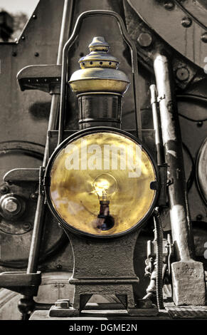 Beleuchtung von einer historischen Dampflokomotive Stockfoto