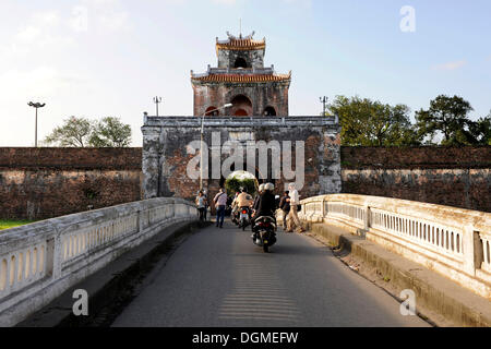 Zitadelle der Kaiserstadt in Hue, gate, Hue, Nord-Vietnam, Vietnam, Südostasien, Asien Stockfoto