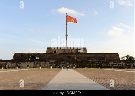 Zitadelle der Kaiserstadt in Hue, Fahnenmast, Hue, Nord-Vietnam, Vietnam, Südostasien, Asien Stockfoto