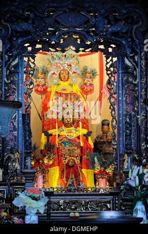 Statuen der Göttin Thien Hau im chinesischen Tempel Chua Thien Hau Pagode, Cho Lon, Chinatown, Ho Chi Minh Stadt, Saigon Stockfoto