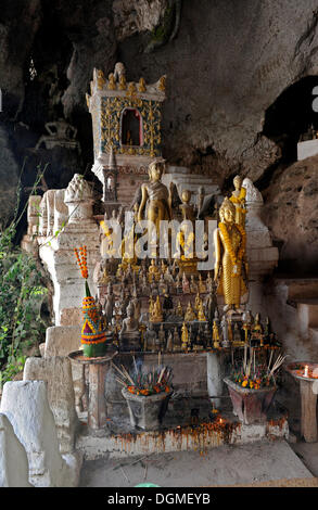Buddha-Statuen in den Pak Ou Höhlen in der Nähe von Luang Prabang, Laos, Südostasien Stockfoto