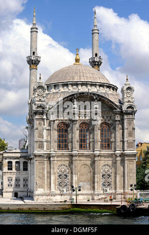 Ortakoey Camii oder Bueyuek Mecidiye Camii oder Ortakoey Moschee imperiale Moschee, Besiktas Istanbul, Bosporus, Bogazici Stockfoto