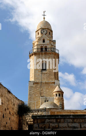 Glockenturm der Kirche der Entschlafung der Benediktiner Abtei Dormitio Beatae Mariae Virginis oder Hagia Maria Sion auf Stockfoto