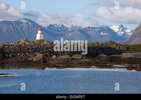 HOV-Leuchtturm an der Küste, Hovsund, Hov, Gimsöya, Gimsøya, Lofoten, Nordland, Nord-Norwegen, Norwegen Stockfoto