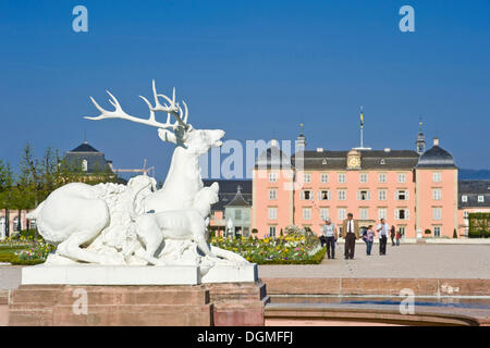 Schwetzinger Schloss, Schlossgarten, Hirsch Skulptur, Schwetzingen, Kurpfalz, Baden-Württemberg Stockfoto