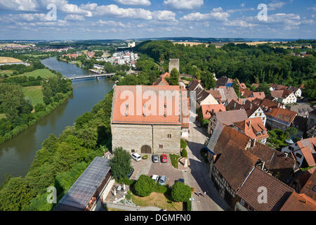 Blick vom Turm auf den Neckar und Steinhaus, Blauer Turm alte Stadt, Bad Wimpfen, Neckar, Baden-Württemberg Stockfoto