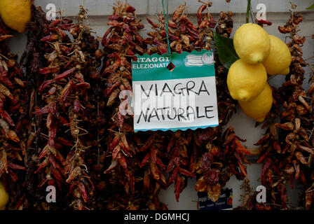 Trockenfrüchte "Viagra Naturale" bei Fruitshop in Amalfi, Italien, Europa Stockfoto