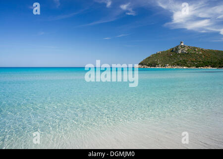 Ruinen von der Sarazenenturm auf den Strand von Cala Porto Giunco, Capo unverschmutzten, Villasimius, Sarrabus, Provinz Cagliari Stockfoto