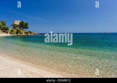 Strand mit den sarazenischen Turm von Santa Maria Navarese, Baunei, Ogliastra Provinz, Sardinien, Italien, Europa Stockfoto