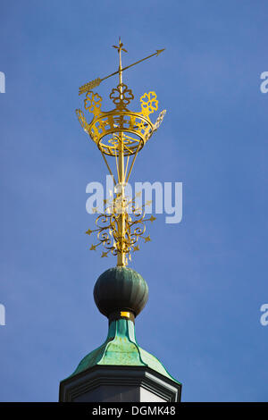 Kroenchen Skulptur auf der Steepletop der Nikolaikirche Kirche, Wahrzeichen von Siegen, Siegen, Siegen-Wittgenstein Bezirk Stockfoto