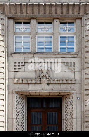 Portal, gebaut im Stil des Rheinischen Expressionismus, Polizeistation, Oberhausen, Nordrhein-Westfalen, Ruhrgebiet Stockfoto