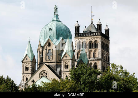 St. Quirinus Minster, Dom und Turm, Neuss, Niederrhein, Nordrhein-Westfalen Stockfoto
