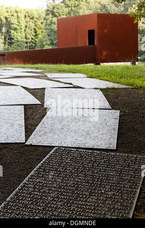 Pfad der Römer, bedeckt mit Stahlplatten, Varusschlacht oder Schlacht der Varusschlacht, Kalkriese Museum und Park Stockfoto