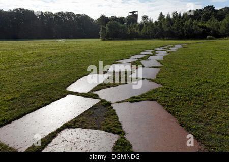 Pfad der Römer, bedeckt mit Stahlplatten, Varusschlacht oder Schlacht der Varusschlacht, Kalkriese Museum und Park Stockfoto