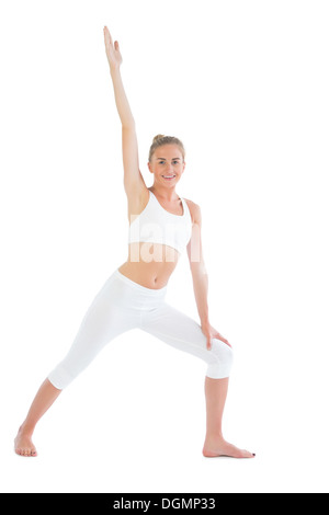 Getönten lächelnde Blondine Yoga Übung Stockfoto