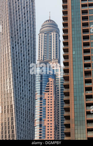 Wolkenkratzer nahe beieinander, Dubai Marina District, Dubai, Vereinigte Arabische Emirate, Naher Osten, Asien Stockfoto