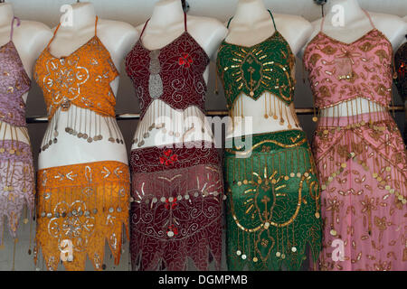 Puppen Kleidung arabische Bauch-frei zu verkaufen, Deira, alte Souk, Dubai, Vereinigte Arabische Emirate, Naher Osten, Asien Stockfoto