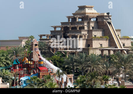 Zikkurat im Aquaventure Themenpark, Hotel Atlantis, The Palm Jumeirah, Dubai, Vereinigte Arabische Emirate, Naher Osten, Asien Stockfoto