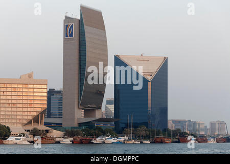 Gebäude der National Bank of Dubai, NBD, Dubai Creek, Dubai, Vereinigte Arabische Emirate, Naher Osten, Asien Stockfoto