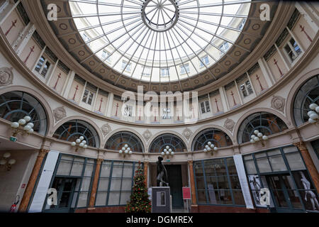 Glaskuppel der Galerie Vivienne, eine historische Einkaufspassage, 2. Arrondissement, Paris, Ile-de-France, Frankreich Stockfoto