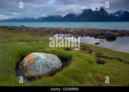 Die Lyngen-Alpen, gesehen aus Spåkenes, Kåfjord, Troms, Norwegen, Europa Stockfoto