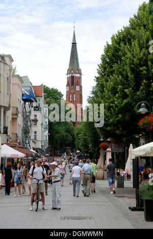 Boulevard Monte Cassino von Sopot und die Sankt-Georgs Kirche. Stockfoto