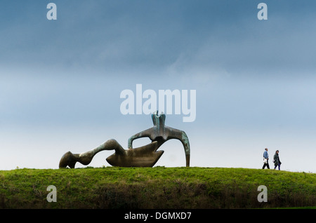 Henry Moore Foundation Bronze Skulptur große liegende Figur. Perry Green viel Hadham Hertfordshire Stockfoto