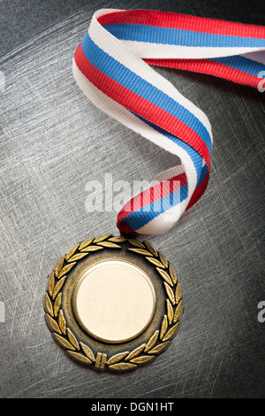 Leere Medaille auf Stahl kratzig Hintergrund Stockfoto