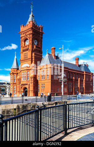 Blick auf das Pierhead Gebäude der Nationalversammlung von Wales in Cardiff Bay. Stockfoto