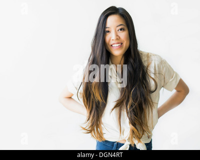 Porträt der glückliche junge Frau Stockfoto