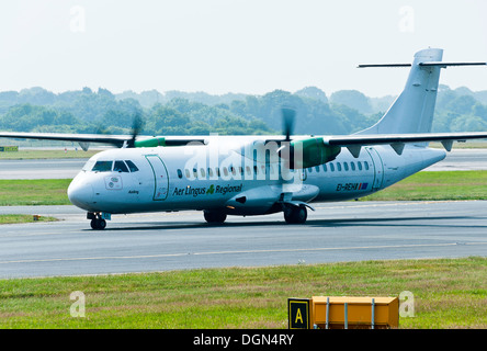 Aer Arann ATR 72-201 Airliner EI-REH Betrieb für das Aer Lingus Regional Rollen am Flughafen Manchester England Vereinigtes Königreich UK Stockfoto