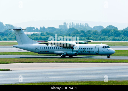 Aer Arann ATR 72-201 Airliner EI-REH Betrieb für das Aer Lingus Regional Rollen am Flughafen Manchester England Vereinigtes Königreich UK Stockfoto