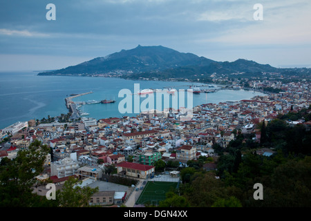 Klassische Ansicht von Zakynthos-Stadt von Bocholi, Zakynthos (Zante) Insel, Griechenland Stockfoto