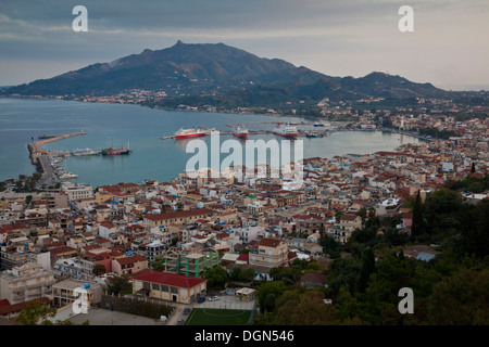 Klassische Ansicht von Zakynthos-Stadt von Bocholi, Zakynthos (Zante) Insel, Griechenland Stockfoto