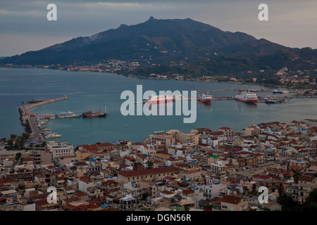 Klassische Ansicht von Zakynthos-Stadt von Bocholi, Zakynthos (Zante) Insel, Griechenland Stockfoto