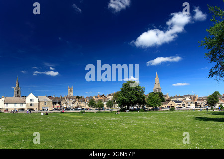 Sommer, Stamford Wiesen und Stamford Kirchen, georgische Marktstadt von Stamford, Grafschaft Lincolnshire, England, UK Stockfoto