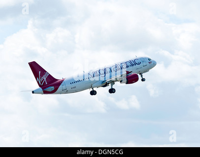 Virgin Atlantic Airways Airbus A320 Flugzeug abheben bei der Abreise am Flughafen Manchester England Großbritannien Stockfoto