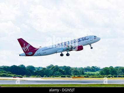 Virgin Atlantic Airways Airbus A320 Flugzeug abheben bei der Abreise am Flughafen Manchester England Großbritannien Stockfoto