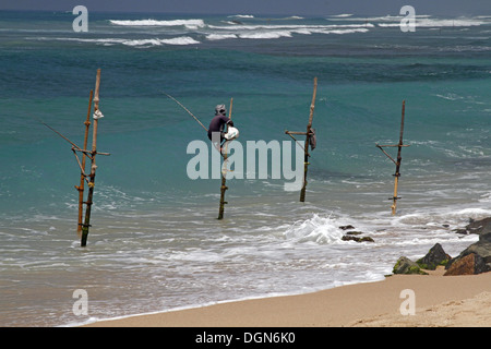 STELZENTHEATER Fischer & indischen Ozean MIDIGAMA SriLanka 19. März 2013 Stockfoto