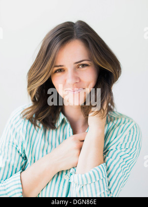 Porträt der jungen Frau lächelnd Stockfoto