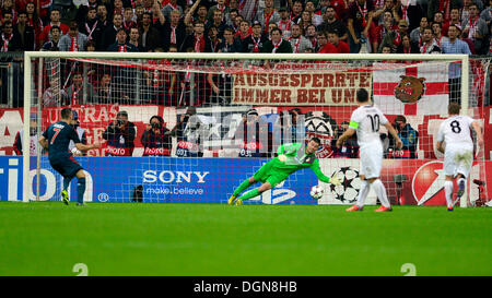 München, Deutschland. 23. Oktober 2013. FC Bayern München Vs FC Viktoria Plzen des Champions-League-Soccer-match, 3. Runde, Gruppe D, München, 23. Oktober 2013. Vom linken Franck Ribery München, Torwart von Plzen Matus Kozacik, Pavel Horvath und David Limbersky von Plzen. (Foto/Michal Kamaryt CTK) Bildnachweis: CTK/Alamy Live-Nachrichten Stockfoto