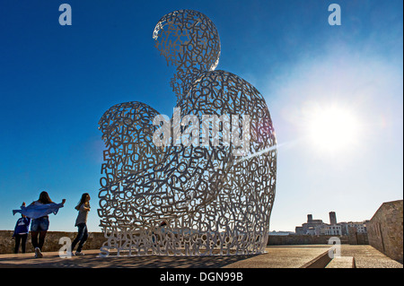 Europa, Frankreich, Alpes-Maritimes, Antibes. Bastion Saint Jaume, Skulptur des katalanischen Künstlers Jaume Plensa berechtigt Nomad. Stockfoto