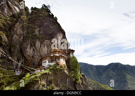 Bhutan, Paro-Tal, Taktsang Lhakang (Tiger es Nest) Kloster klammerte sich an Klippen