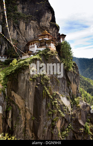 Bhutan, Paro-Tal, Taktsang Lhakang (Tiger es Nest) Kloster klammerte sich an Klippen Stockfoto